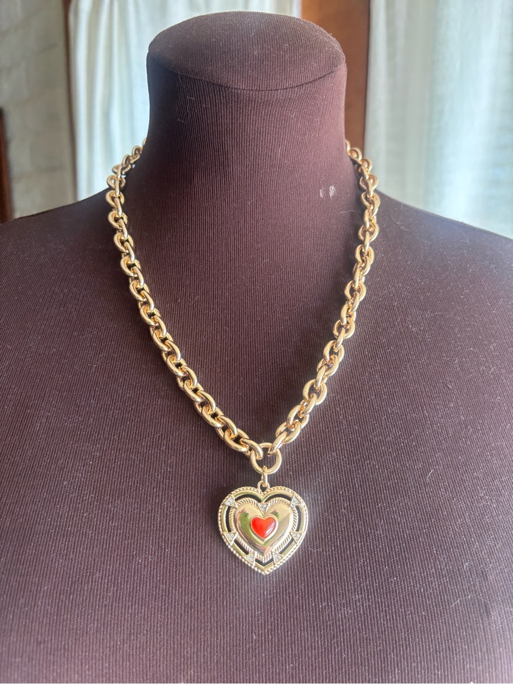 Gold Tone Chunky Heart Necklace-Excellent!